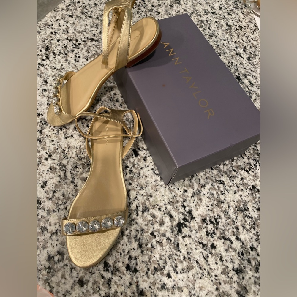 New NWT Ann Taylor Merritt Jeweled Flat Sandal, 8.5 Gold